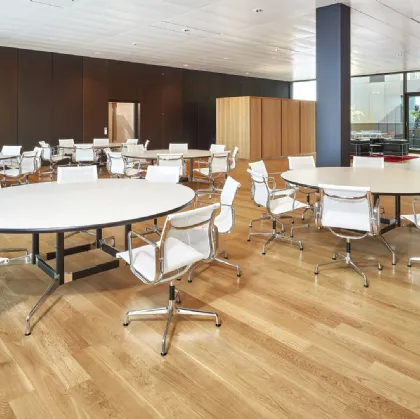 Tavolo Eames Segmented Tables Meeting in HPL bianco di Vitra