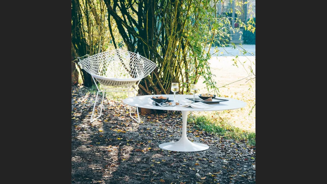 Tavolino da giardino Saarinen Low Table in acrilico e metallo di Knoll